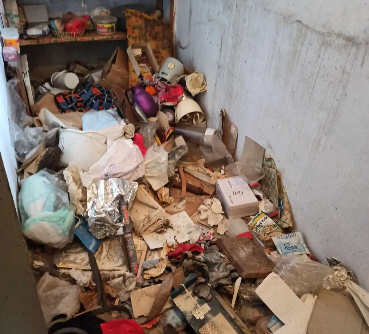 Vyklízení bytu v Brně — místnost před ekologickou likvidací odpadu